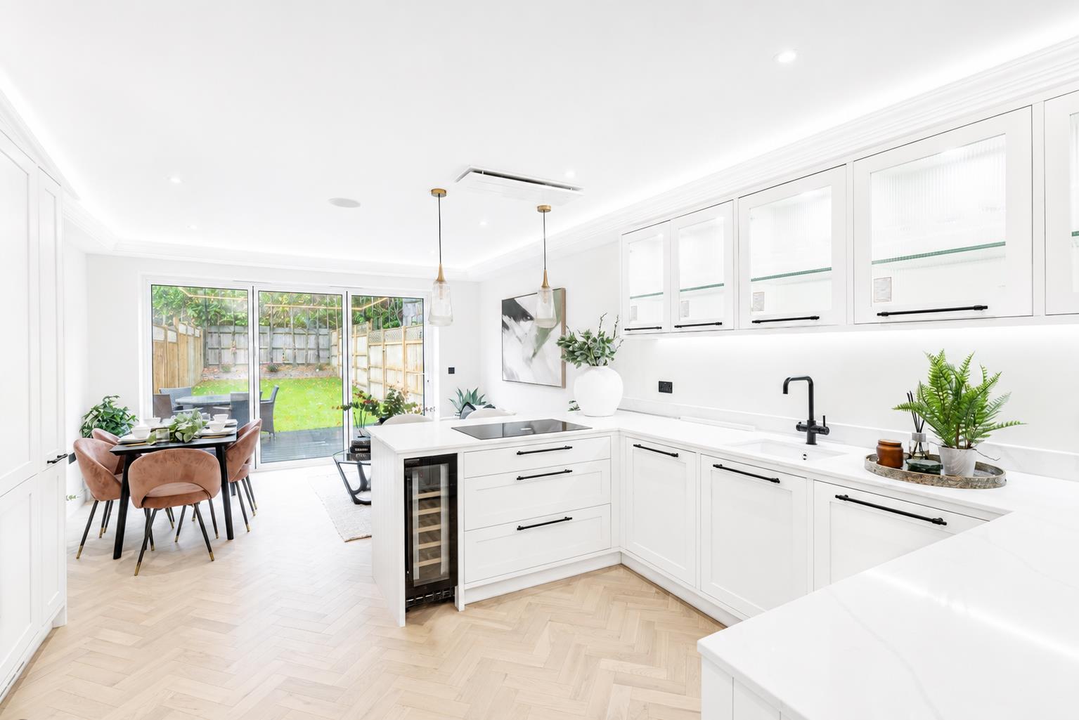 4 bed property in Hollymeoak Road, Chipstead